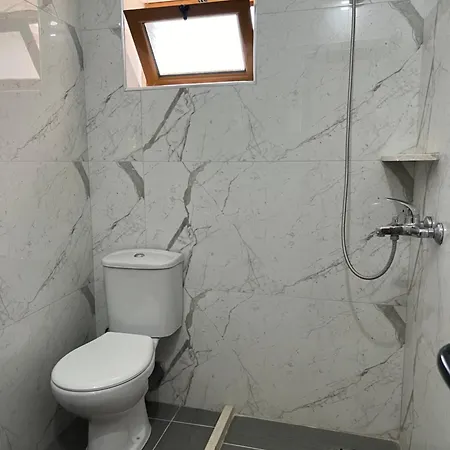 Ensar Aparatament's * Sarande