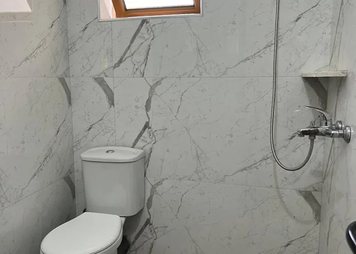 Ensar Aparatament's * Sarandë